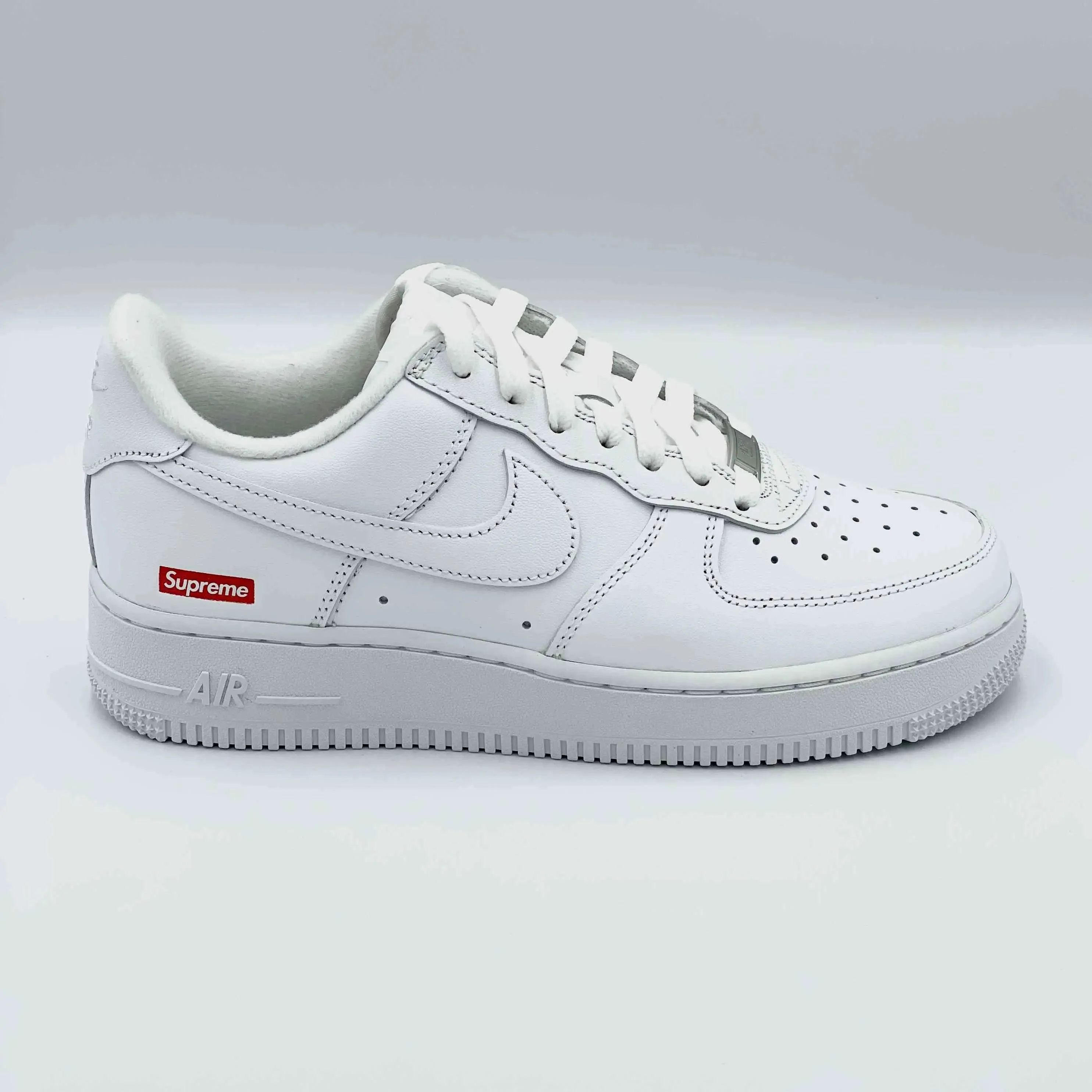 Nike Air Force 1 Low Supreme White